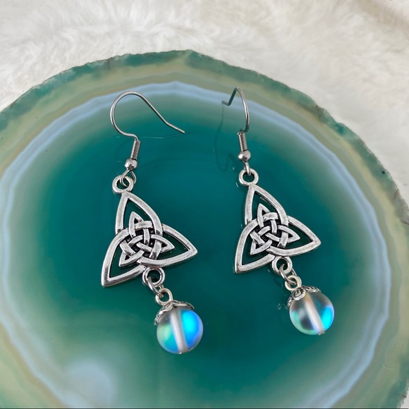 Celtic knot & opalite beads dangly irish earrings - Picture 1 of 11